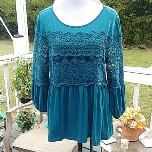 Beautuful blue top with crochet details